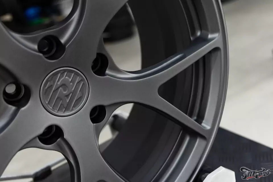 Новые кованые диски для Jeep Grand Cherokee SRT и фирменный Шиномонтаж на вибростенде на оборудовании Hunter